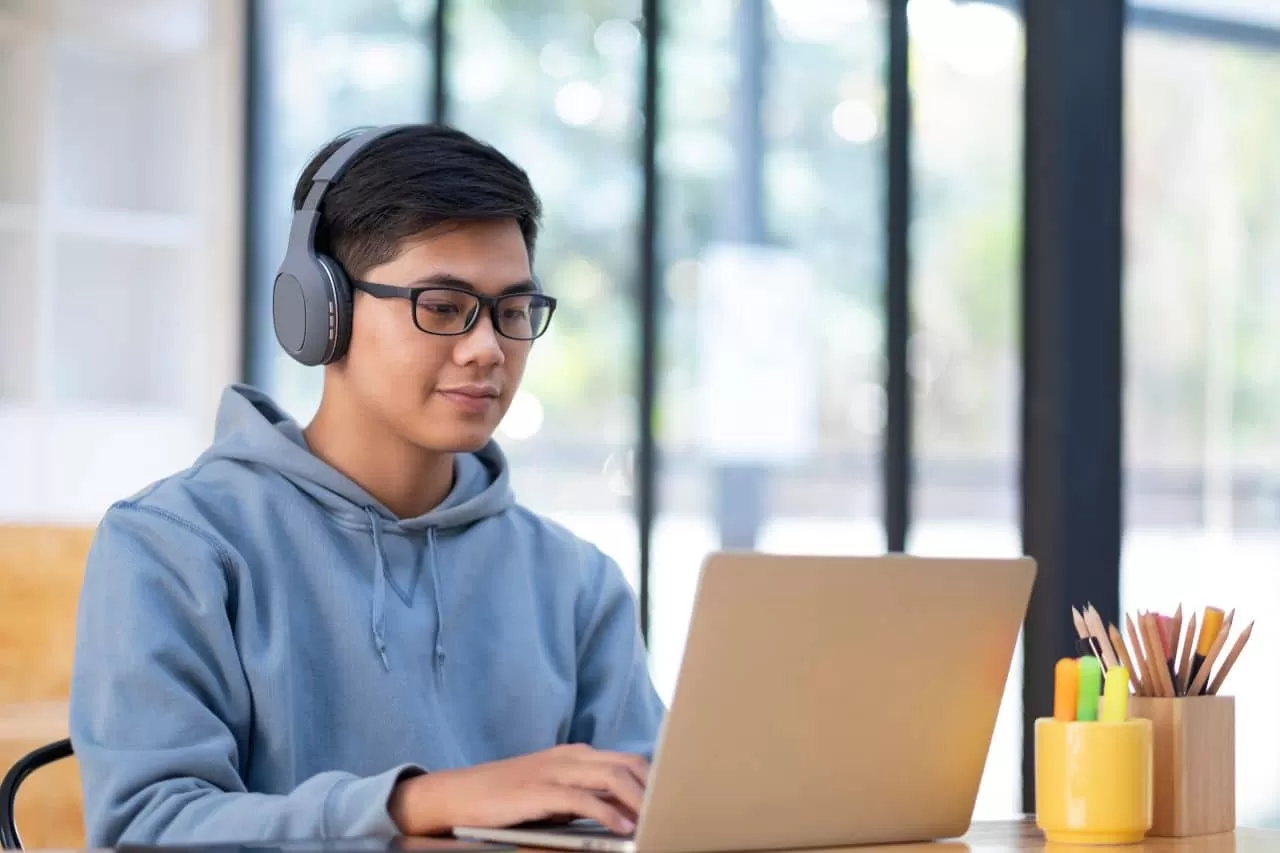 Exemple de mémoire sur les NTIC Afin de vous aider à définir votre propre sujet de mémoire, voici 3 exemples de sujets novateurs, pertinents pouvant faire l’objet d’une rédaction de mémoire en Communication