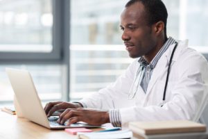 Pourquoi un mémoire ne doit-il surtout pas être descriptif ?