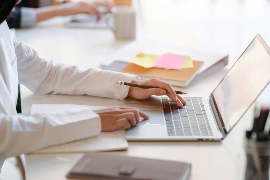 Comment Choisir Son Directeur De Thèse HDR Pour La Rédaction D’une Thèse ?