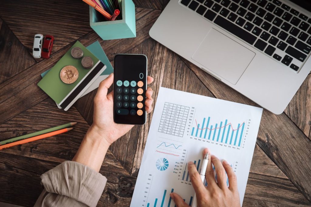 La rédaction du mémoire constitue un critère permettant d’apprécier les qualités de l’étudiant. En sciences économiques, cette démarche commence par le choix d’un sujet pertinent qui doit se baser sur l’intérêt de traiter le sujet, des recherches antérieures concernant le sujet, des informations qui sont accessibles et disponibles à l’étudiant et sur la faisabilité de la recherche en fonction des ressources à sa disposition.