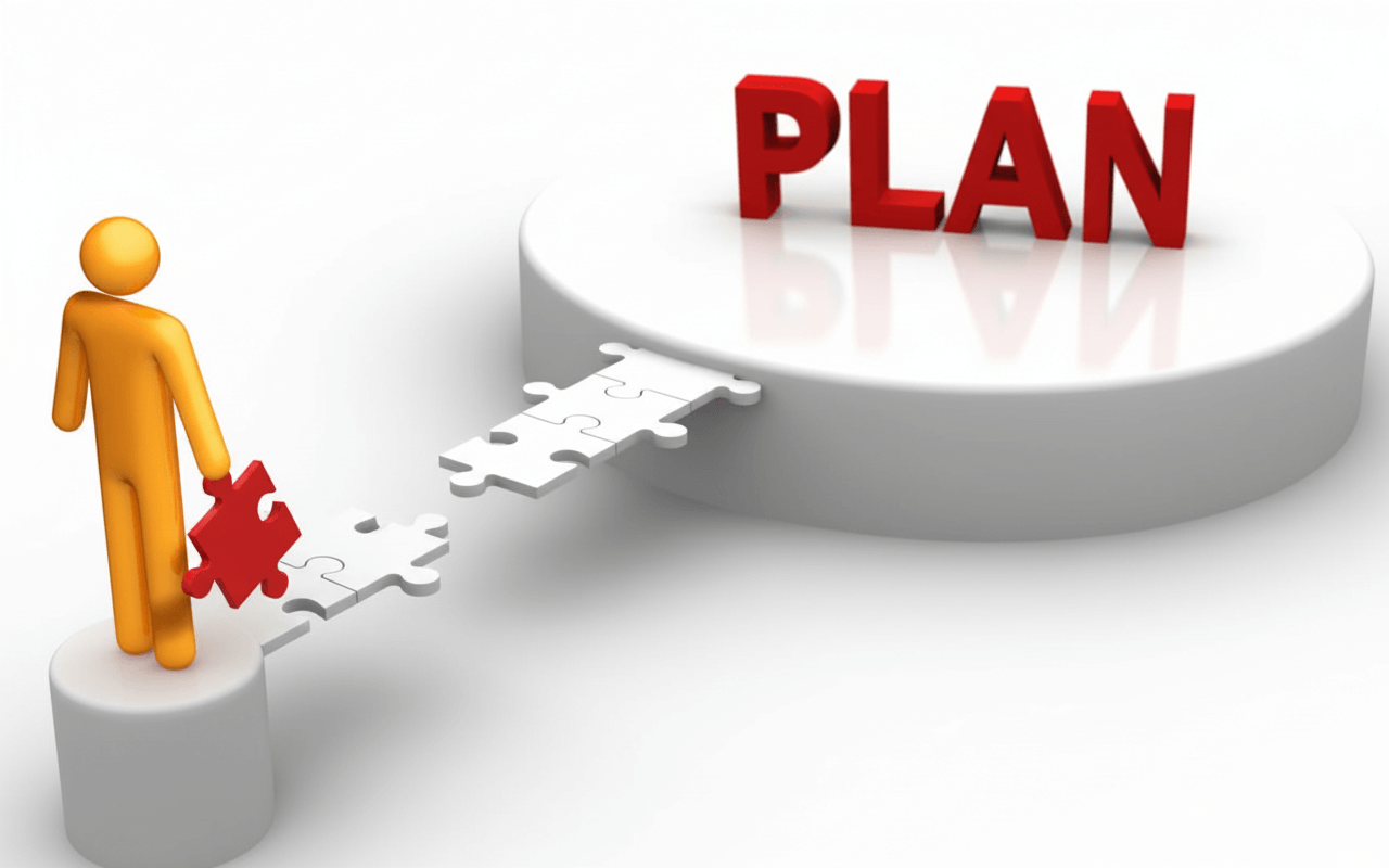 En français Une image illustrée montre un personnage orange tenant une pièce de puzzle rouge, sur le point de la connecter à un pont de pièces de puzzle blanches. Ce pont mène à une plateforme où le mot rouge « PLAN » est écrit en lettres 3D.